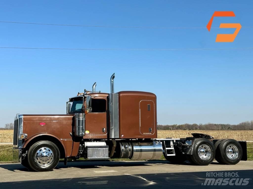 Peterbilt 389 Trekkers