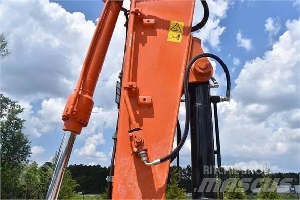 Hitachi ZX 135 Rupsgraafmachines