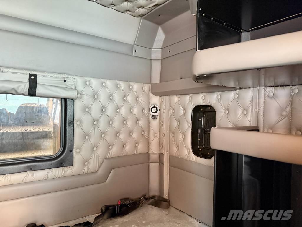 Kenworth T 800 Trekkers