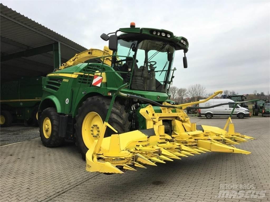 John Deere 8300i Zelfrijdende veldhakselaars