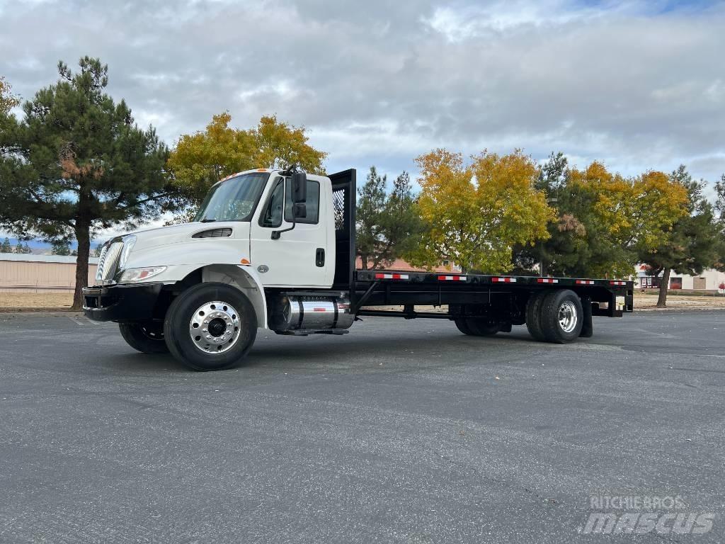 International 4300 Platte bakwagens