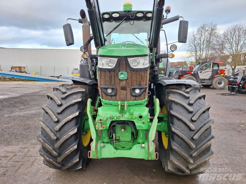 John Deere 6215R Tractoren