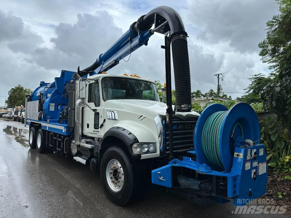 Mack GU713 Kolkenzuigers