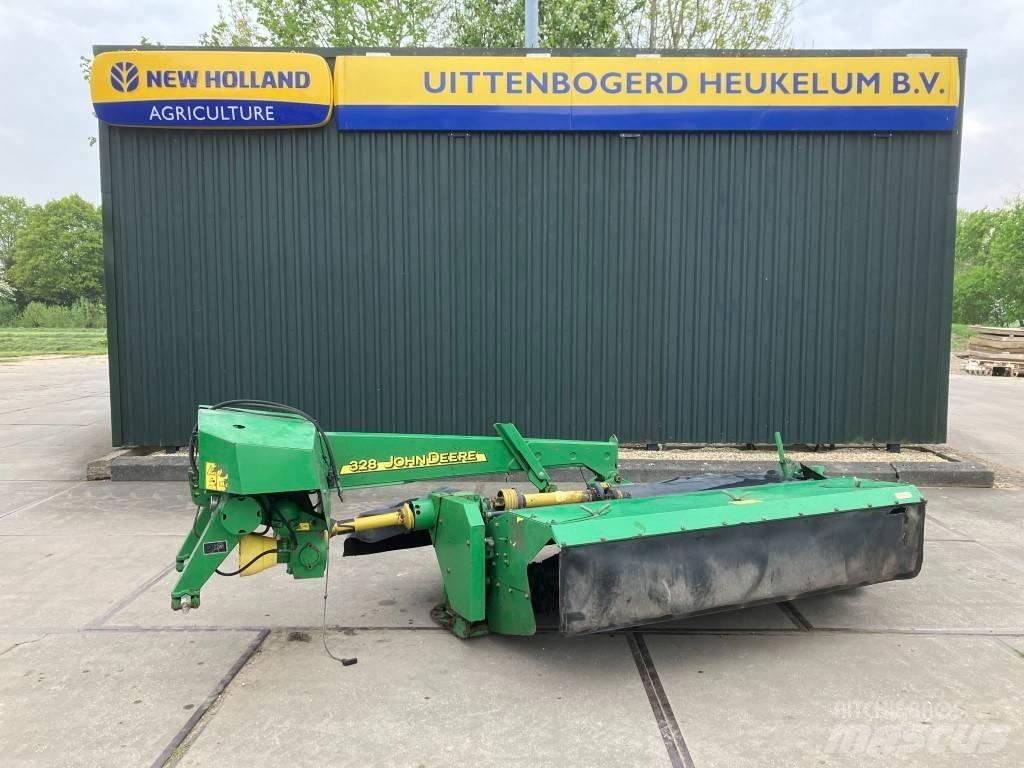 John Deere 328 Maaiers
