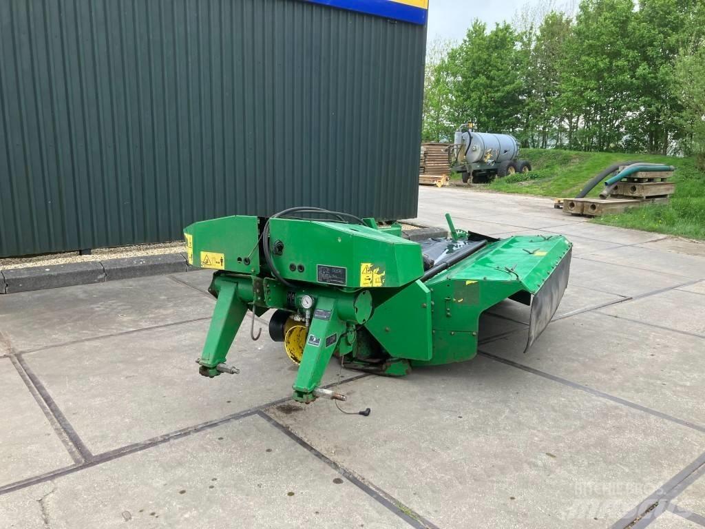 John Deere 328 Maaiers
