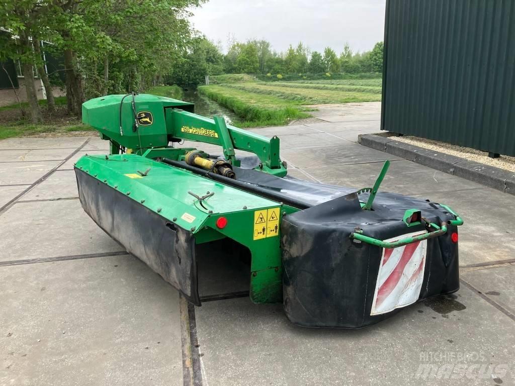 John Deere 328 Maaiers