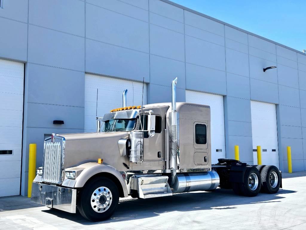 Kenworth W 900 Trekkers