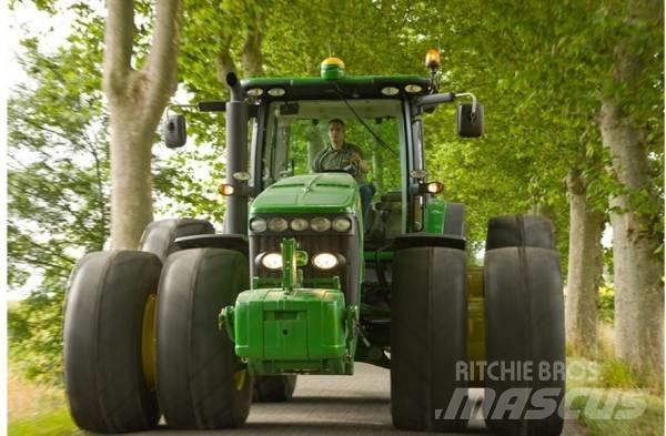 John Deere JD8270 Tractoren