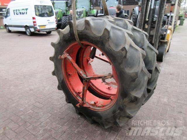 Goodyear 13.6/36 Banden, wielen en velgen