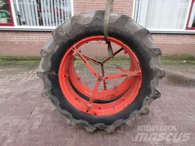 Goodyear 13.6/36 Banden, wielen en velgen