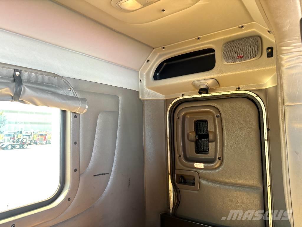 Peterbilt 389 Trekkers