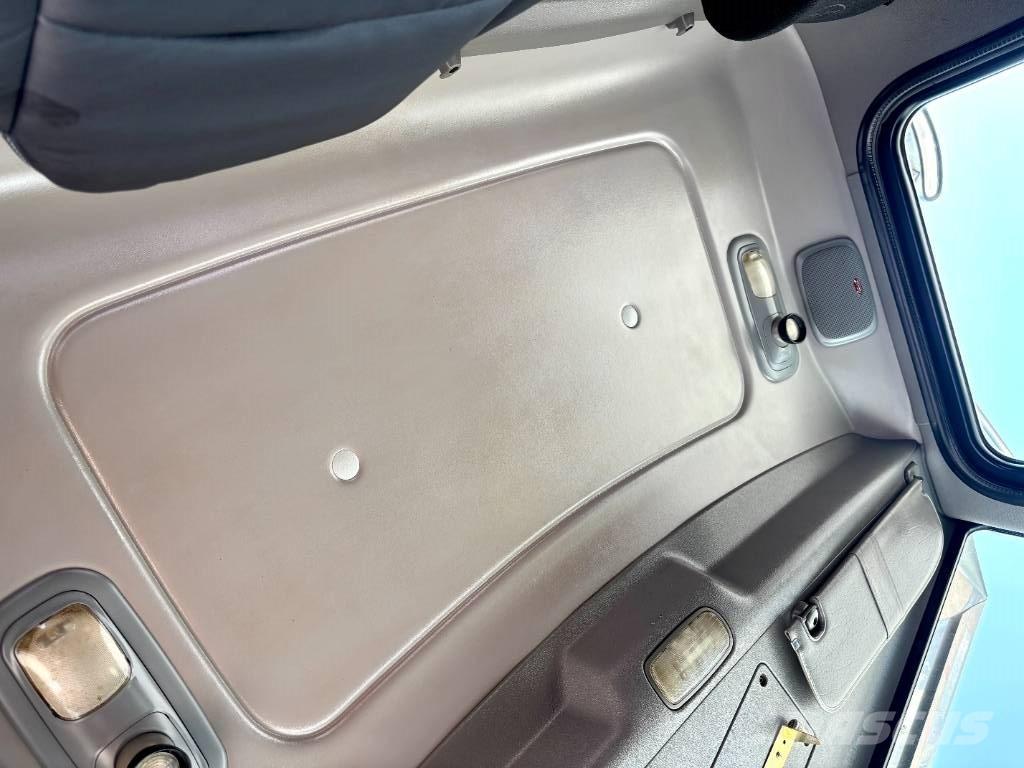 Peterbilt 389 Trekkers