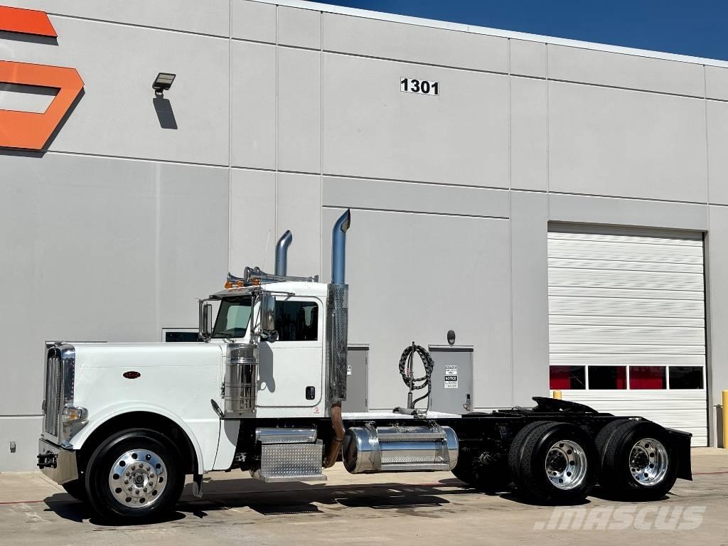 Peterbilt 389 Trekkers