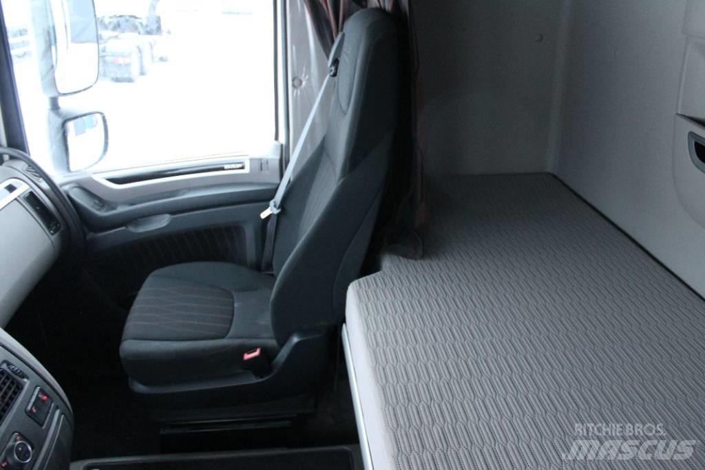 DAF XF530 6X4 FTT Trekkers