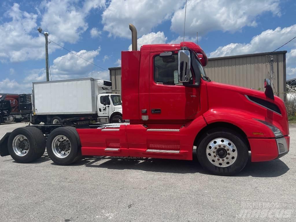 Volvo VNL64T300 Trekkers