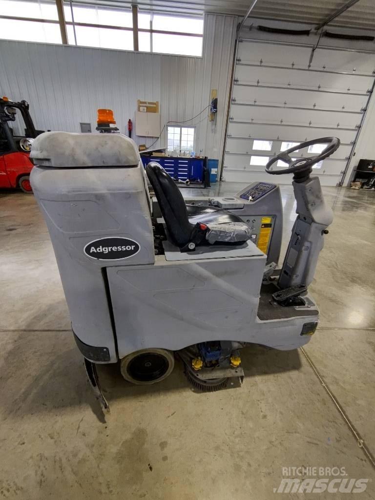 Advance Adgressor Veegschrobmachines