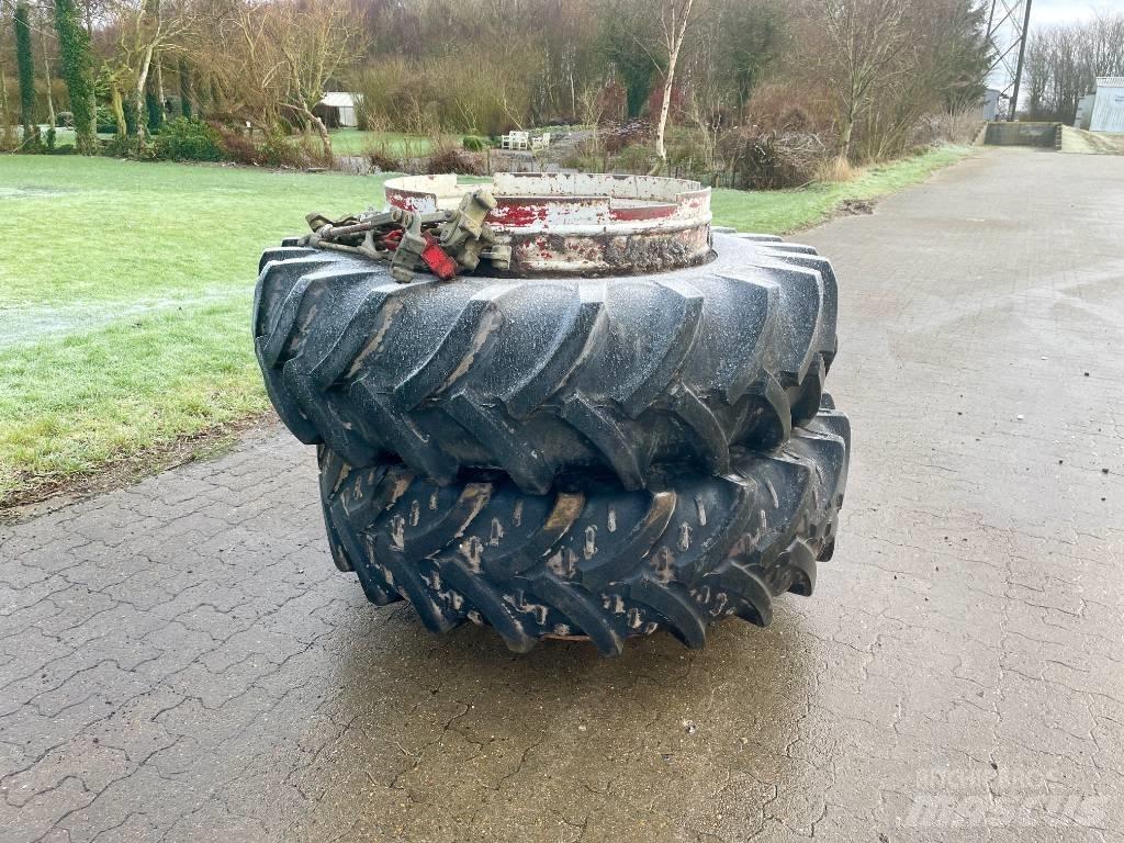 AP 18.4 R38 Banden, wielen en velgen