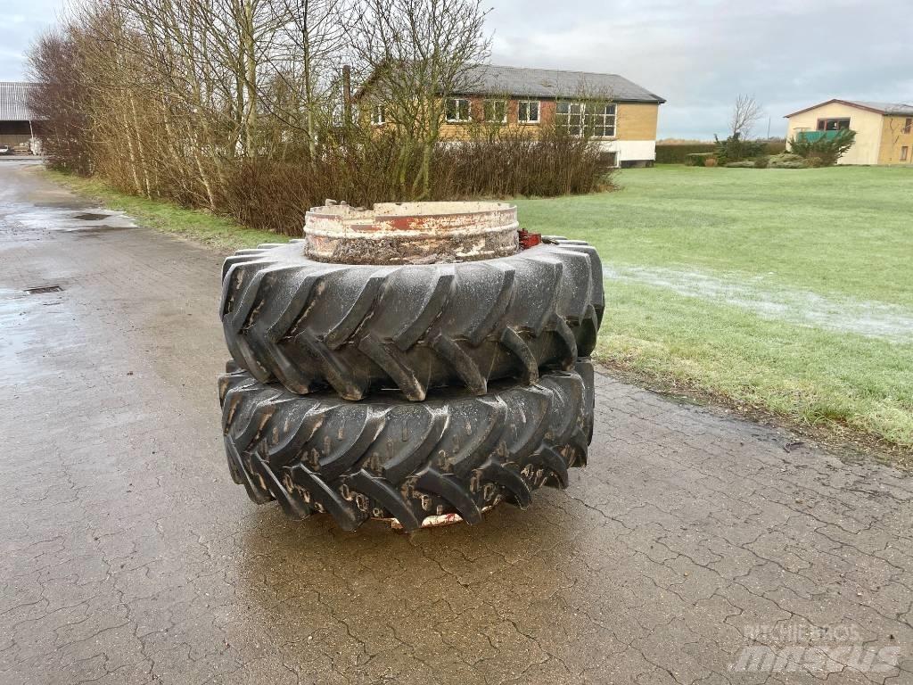 AP 18.4 R38 Banden, wielen en velgen
