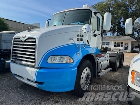 Mack CXN613 Trekkers
