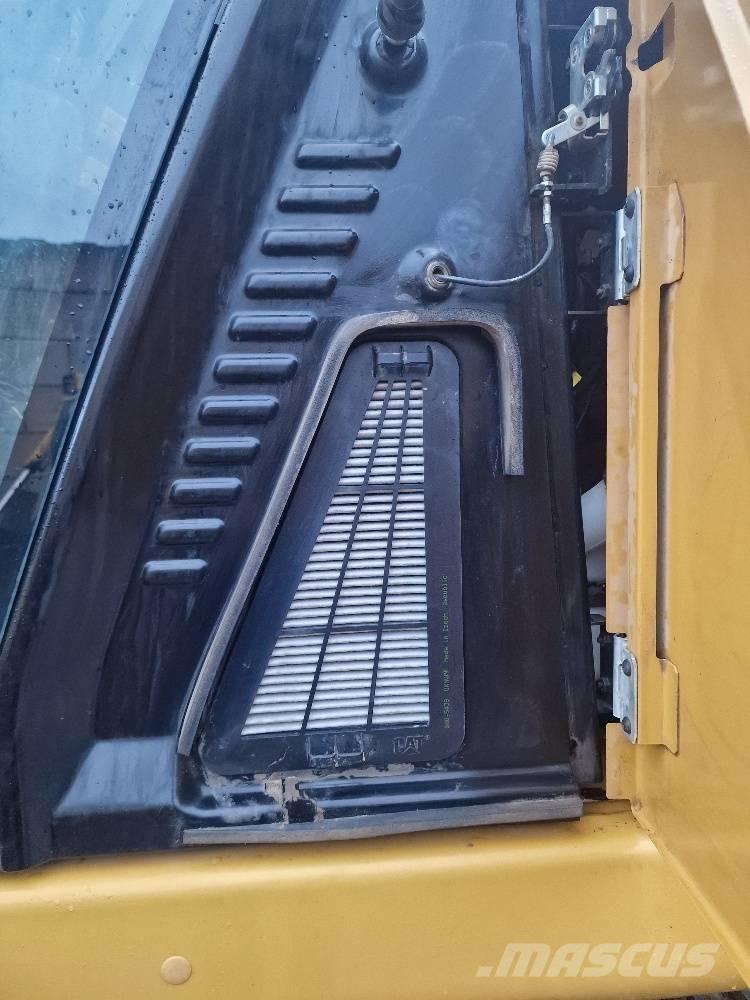 CAT 323 Rupsgraafmachines