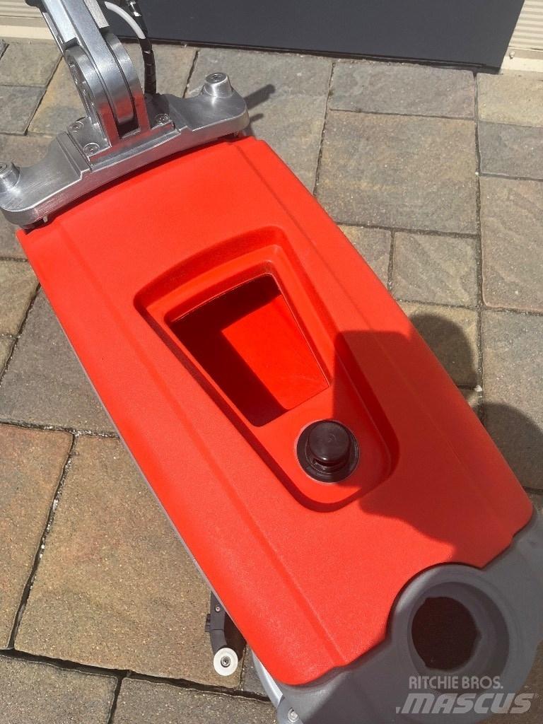 Hako B12 Schrobzuigmachines