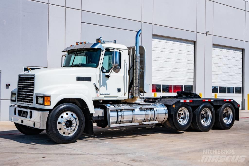 Mack CHU 613 Trekkers
