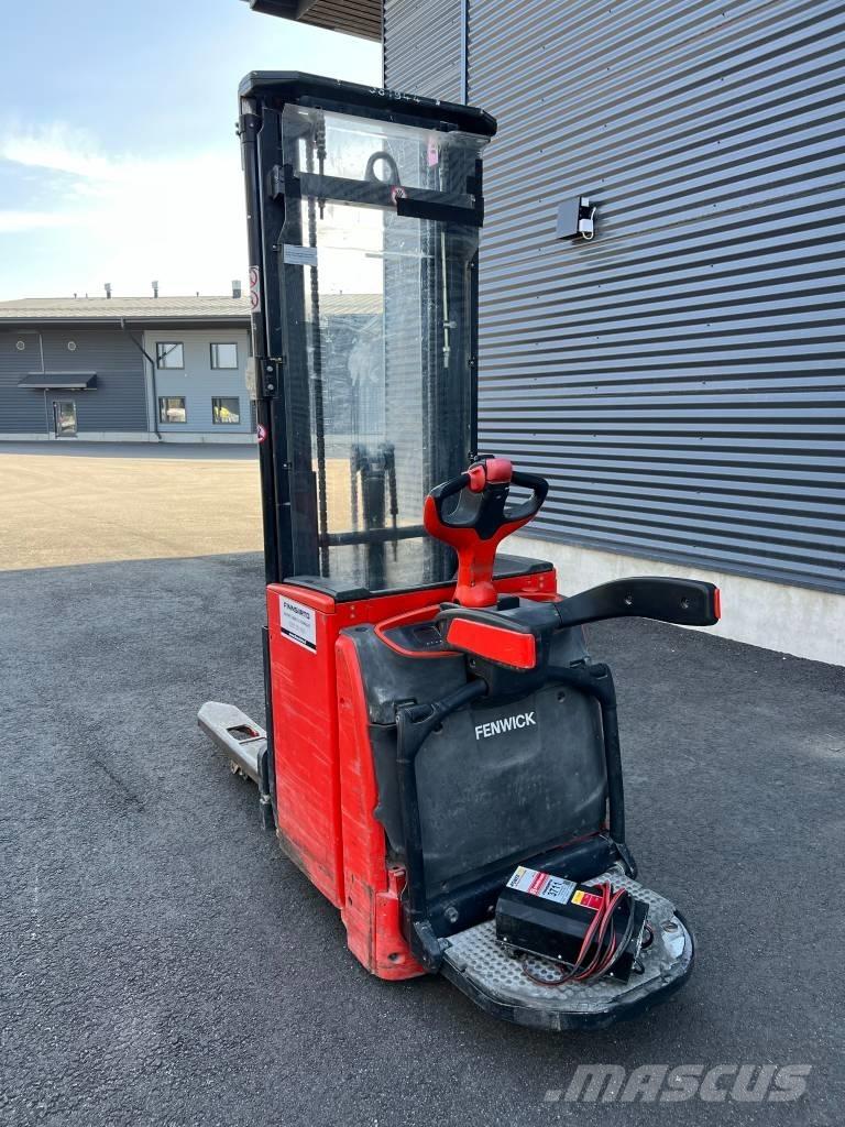 Linde L16AP Zelfrijdende stapelaars