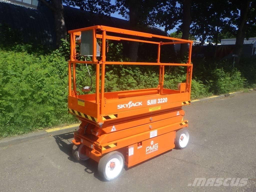 SkyJack SJ3220 Schaarhoogwerkers