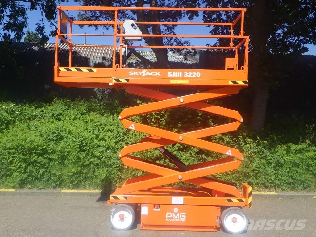SkyJack SJ3220 Schaarhoogwerkers