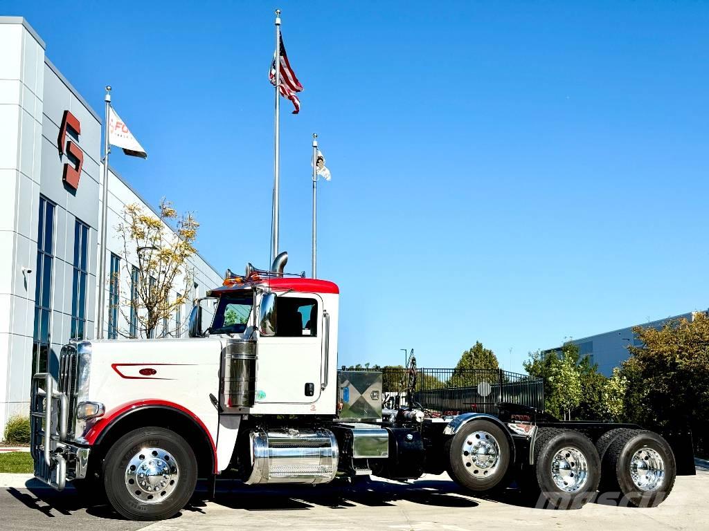 Peterbilt 389 Trekkers