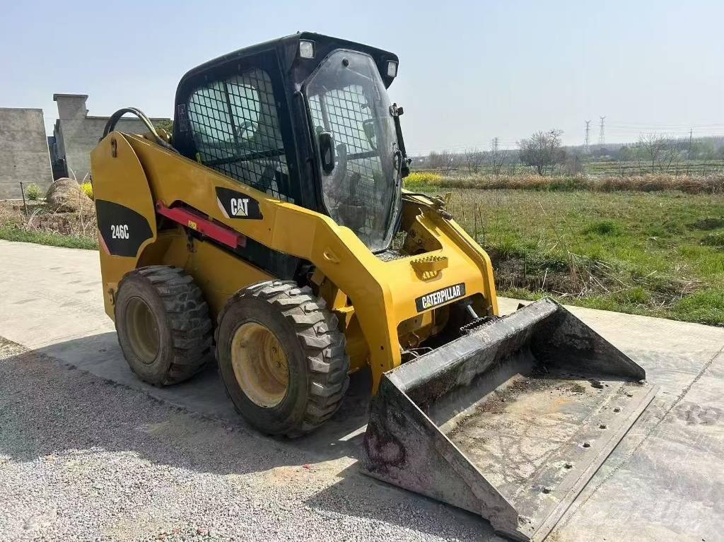 CAT 246 C Schrankladers