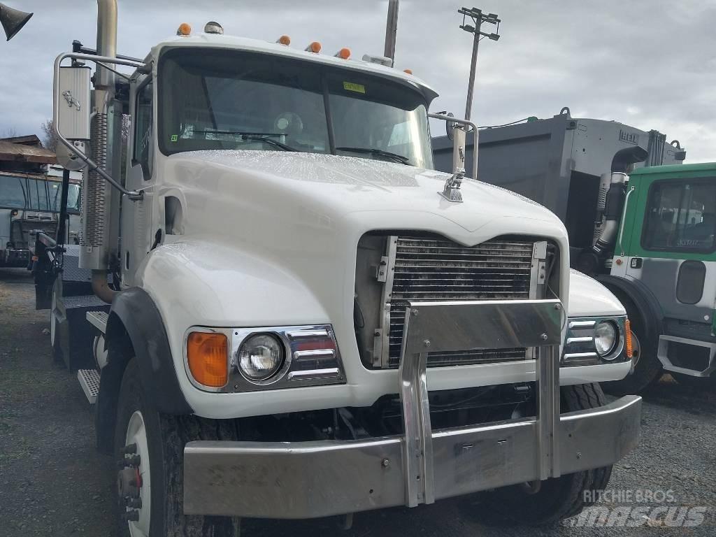 Mack CV 713 Vuilniswagens