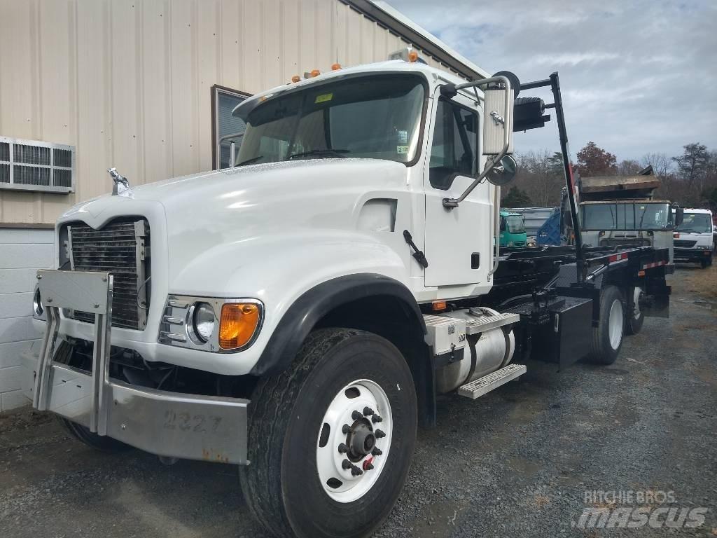 Mack CV 713 Vuilniswagens