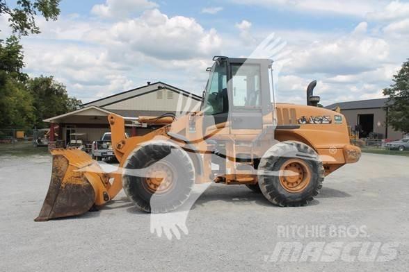 CASE 621D Wielladers