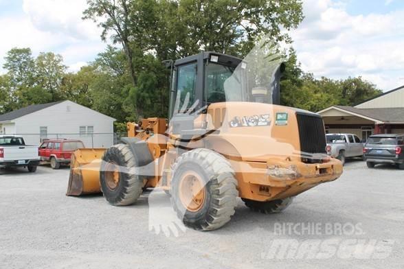 CASE 621D Wielladers