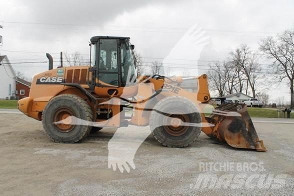 CASE 821E Wielladers