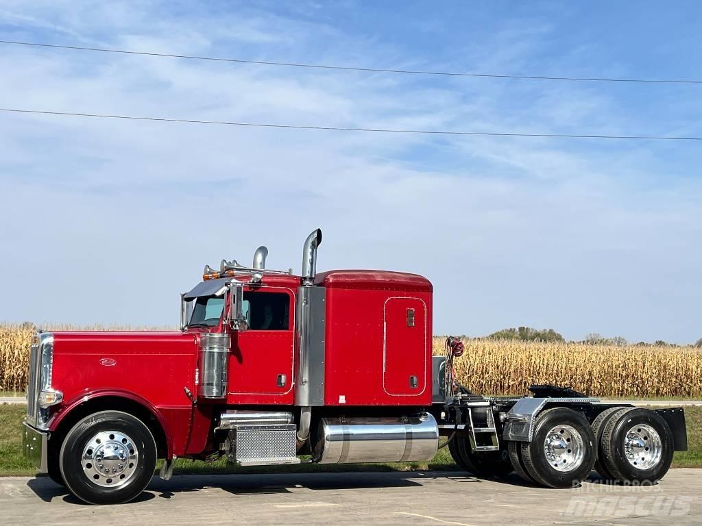 Peterbilt 389 Trekkers