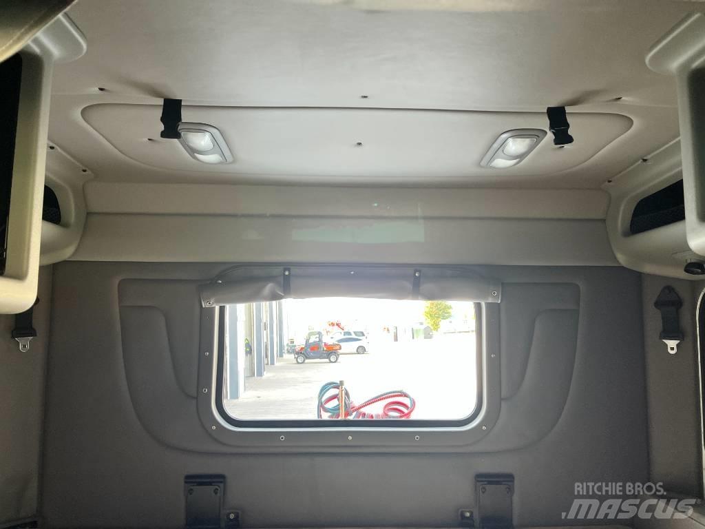 Peterbilt 389 Trekkers