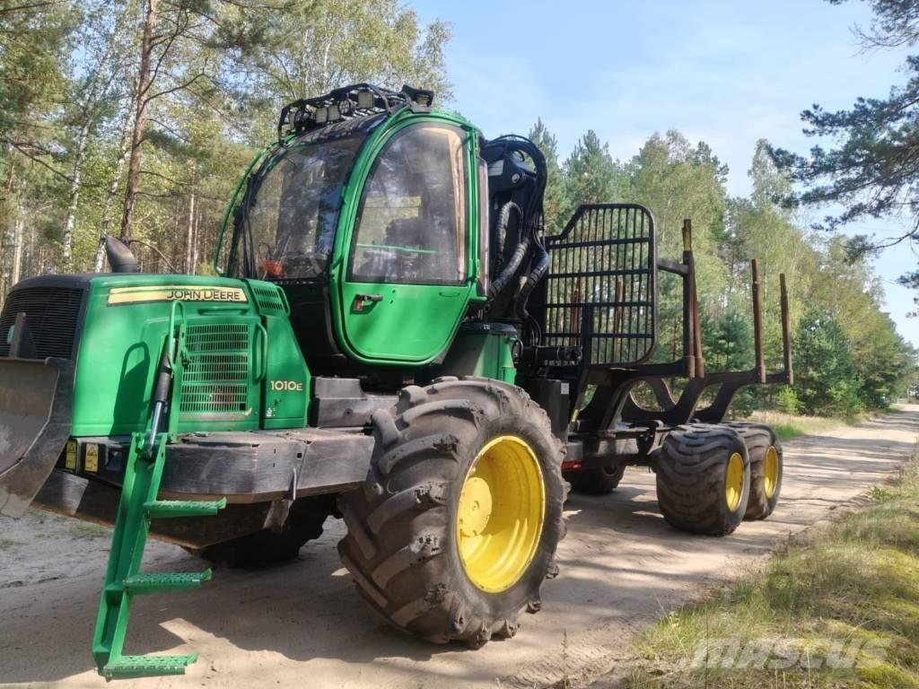John Deere 1010 E Forwarders