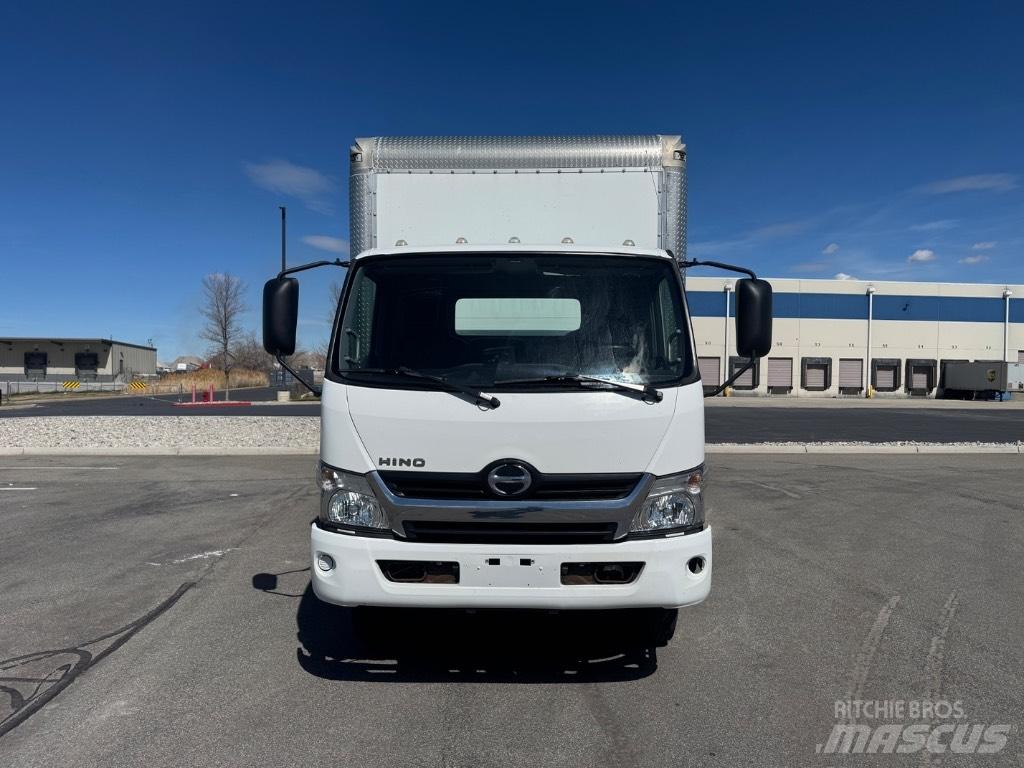Hino 155 Gesloten bedrijfswagens