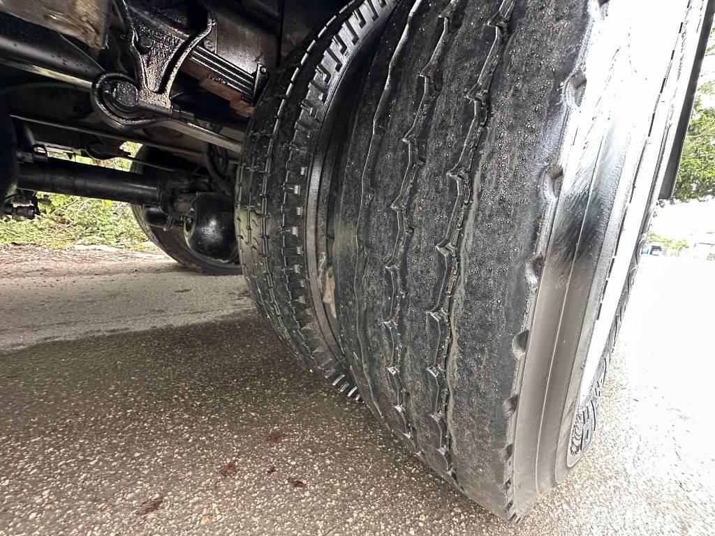 International 4300 Auto hoogwerkers