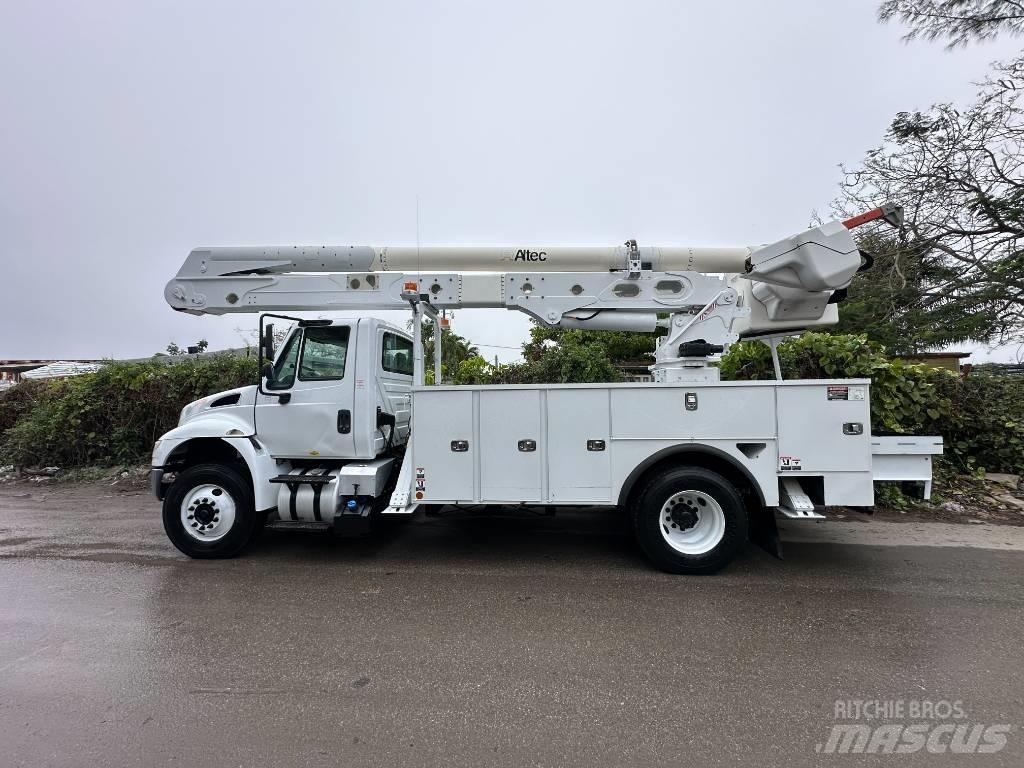 International 4300 Auto hoogwerkers