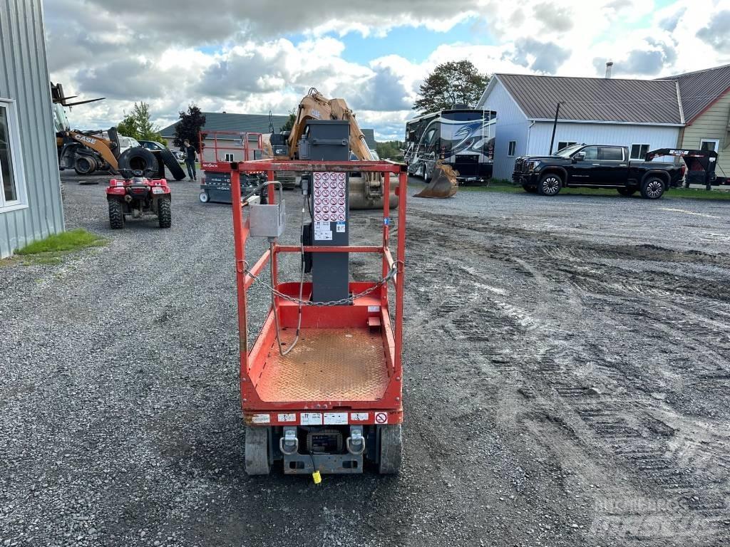 SkyJack SJ 12 Schaarhoogwerkers