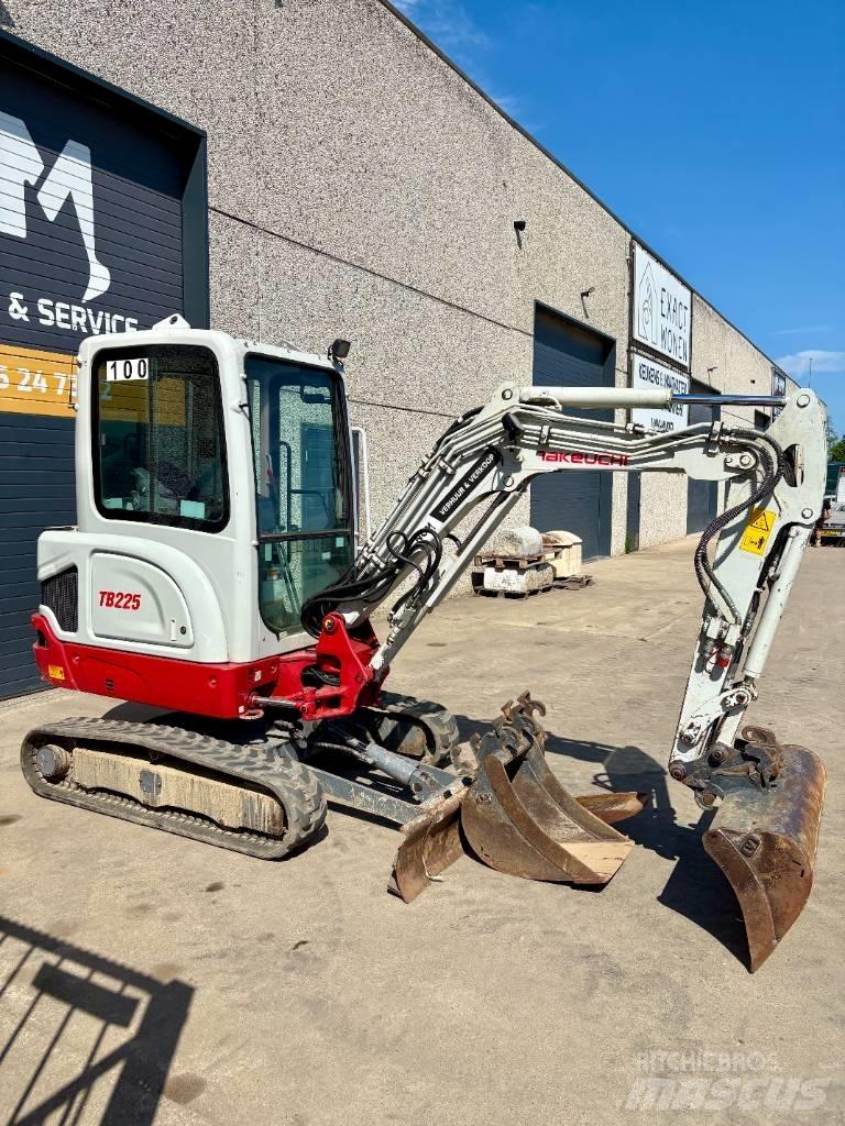 Takeuchi TB 225 Minigraafmachines < 7t