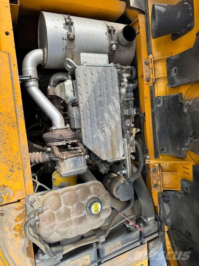 JCB JS 130 LC Rupsgraafmachines