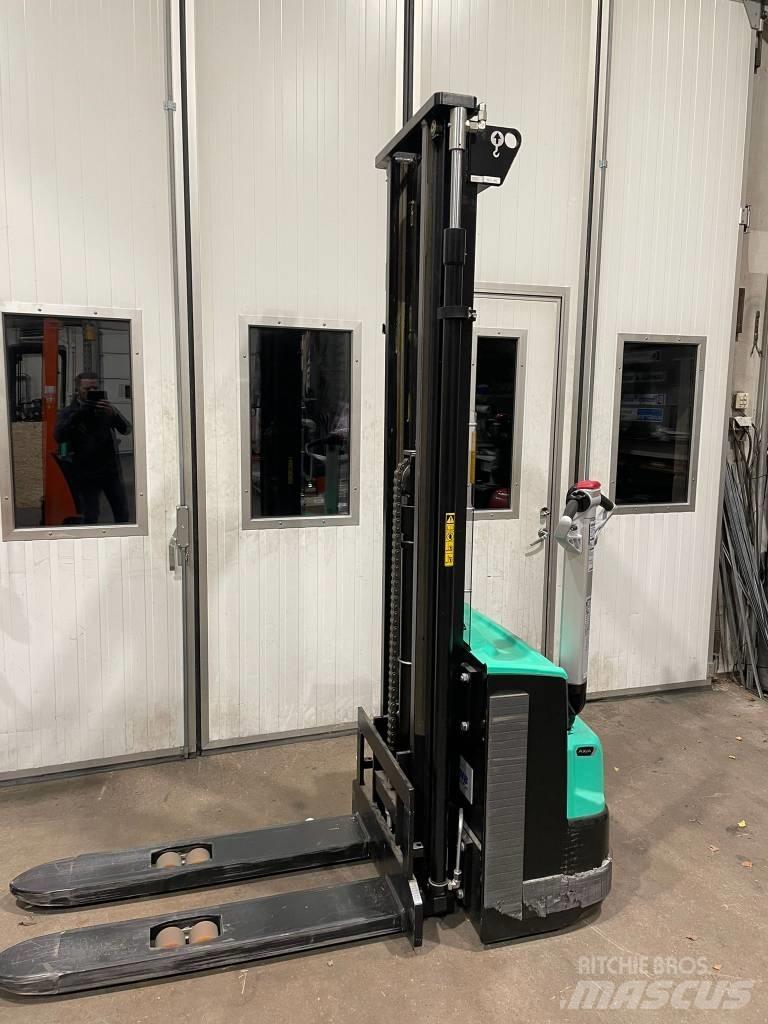 Mitsubishi SBP12N3 Stapelaar meeloop