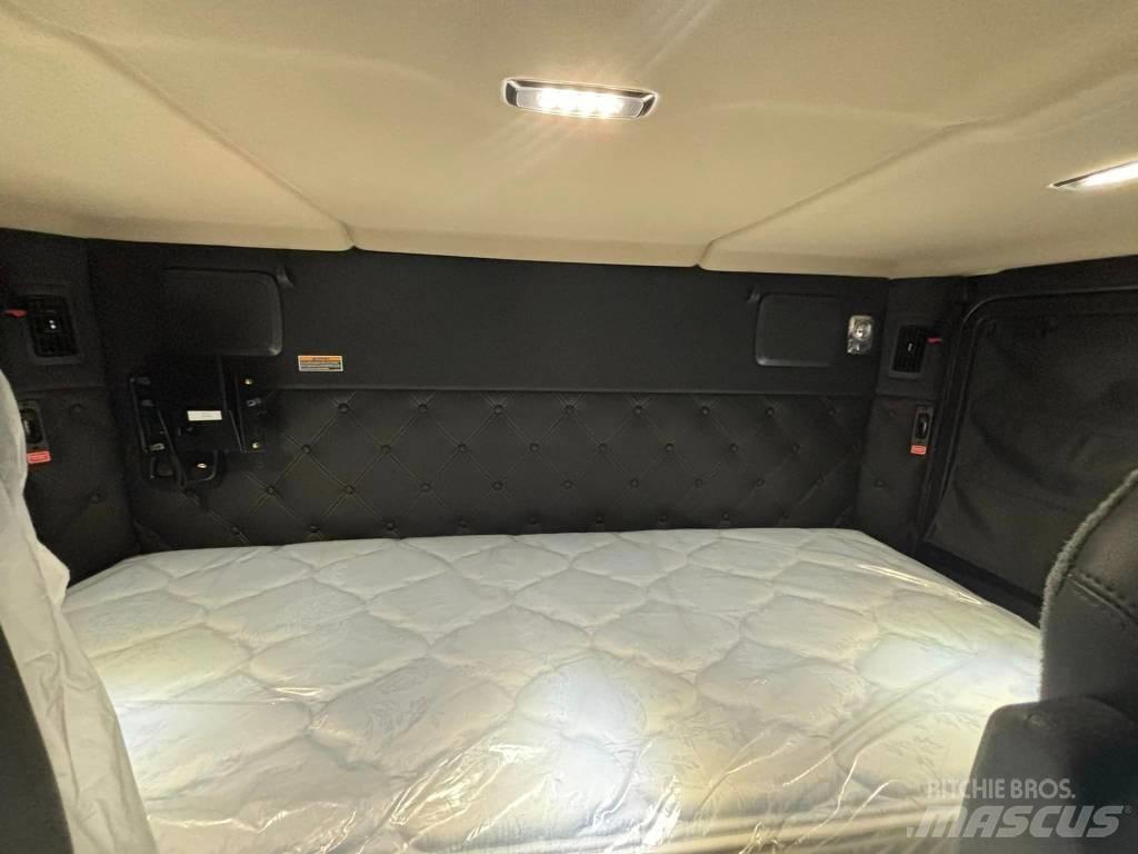 Kenworth T 880 Trekkers