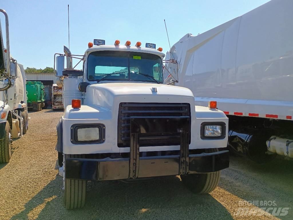 Mack RD 688 S Vuilniswagens