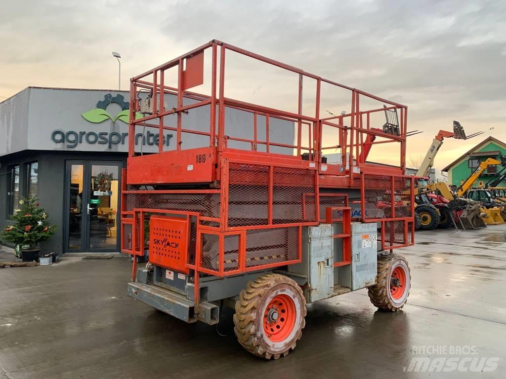 SkyJack SJ 8841 Schaarhoogwerkers