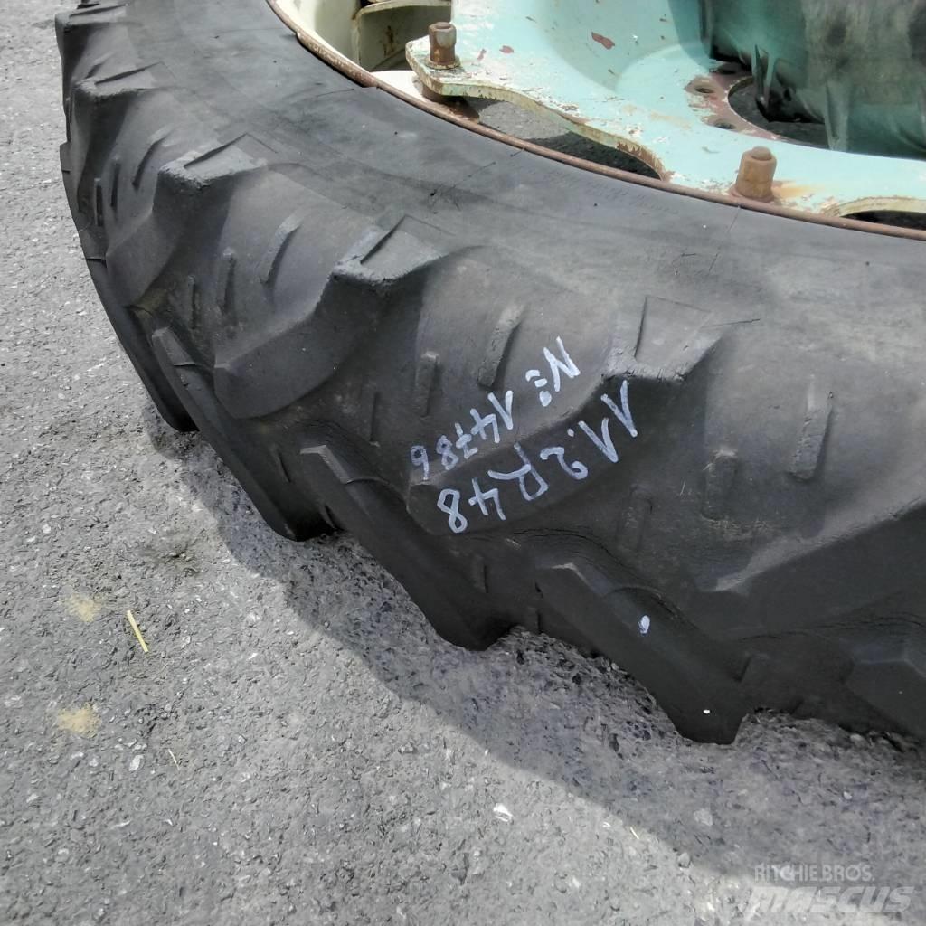 Kleber 11.2R48 Banden, wielen en velgen